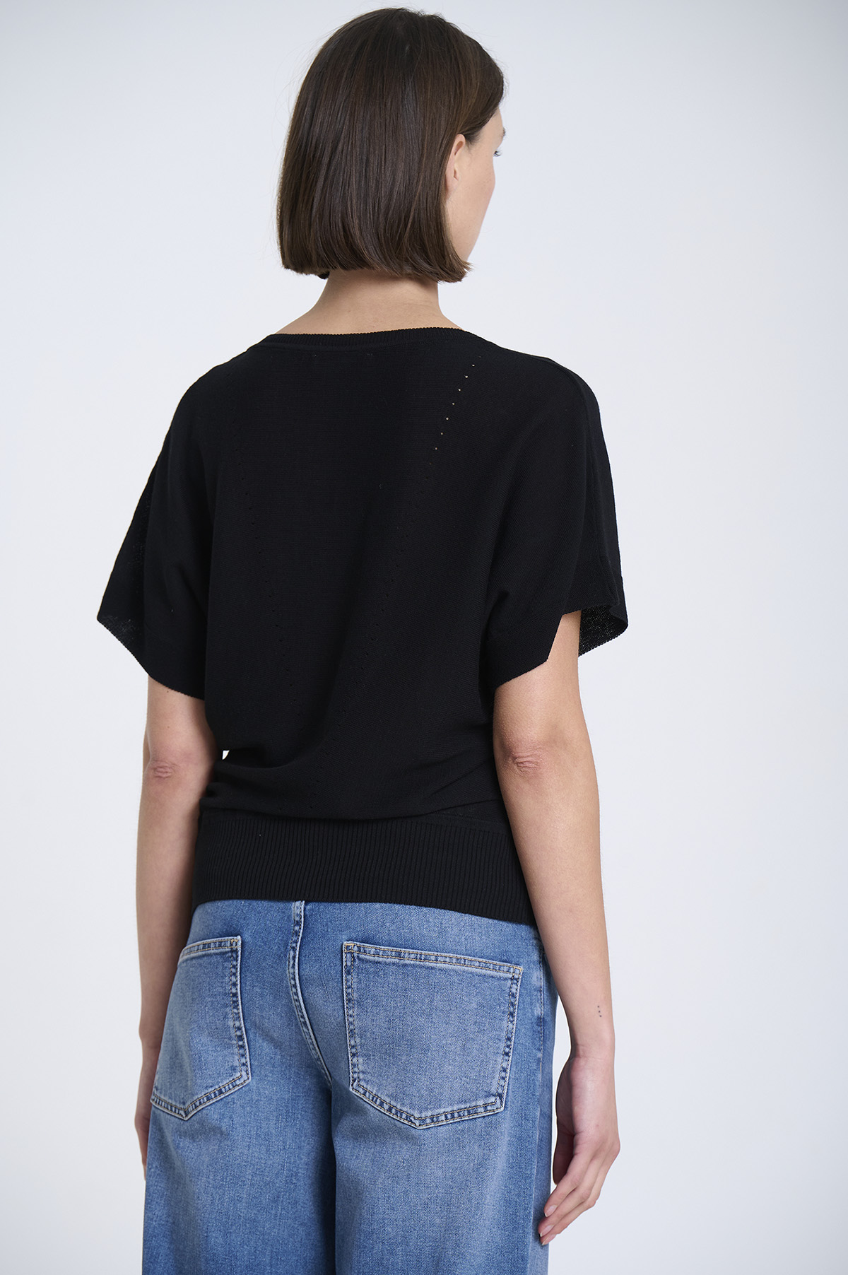 V-neck fine knit sweater 2