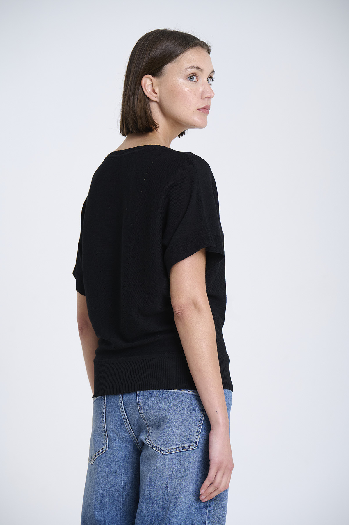 V-neck fine knit sweater 3