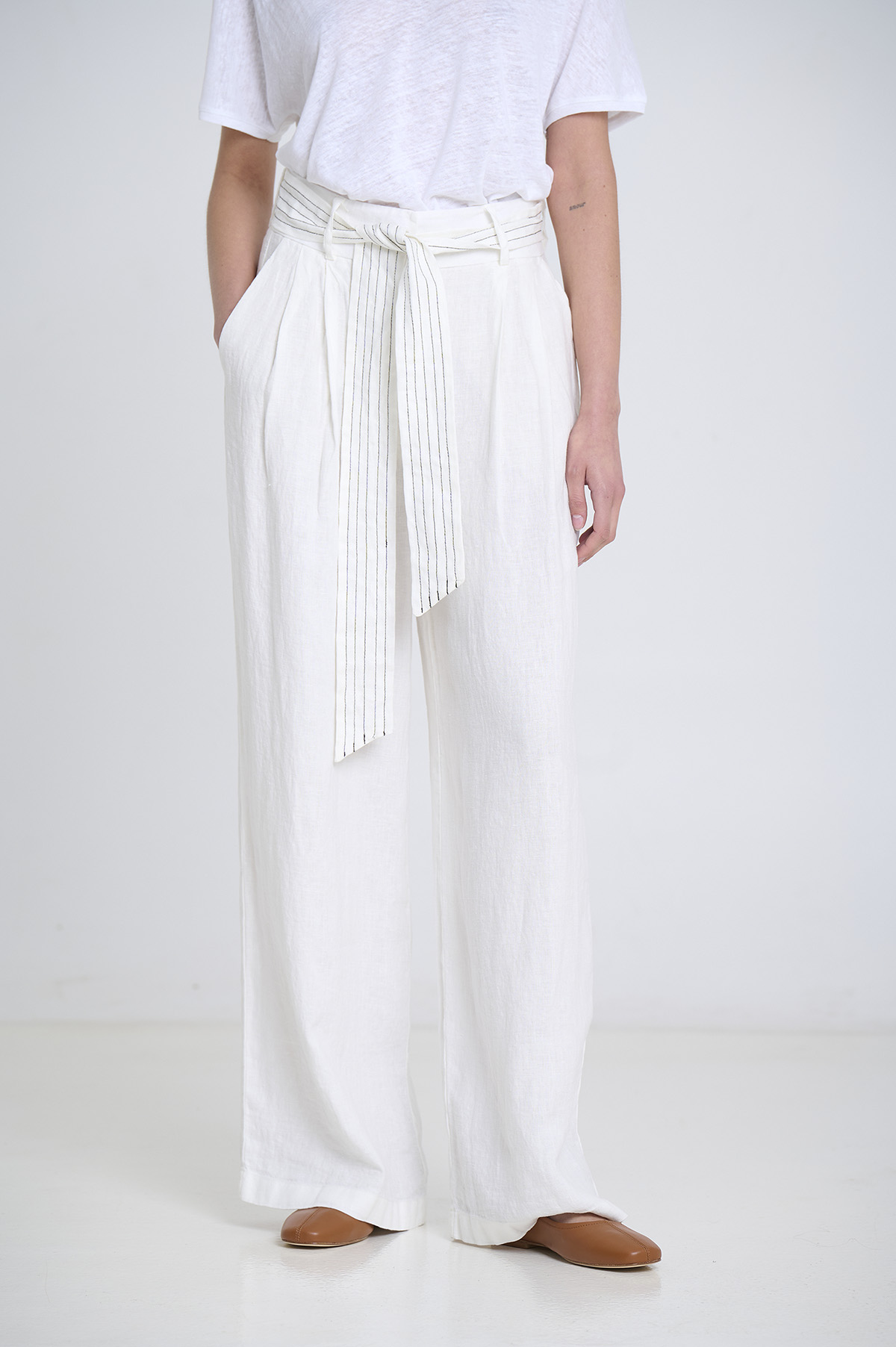 Linen Trousers with Pleats and Belt 1
