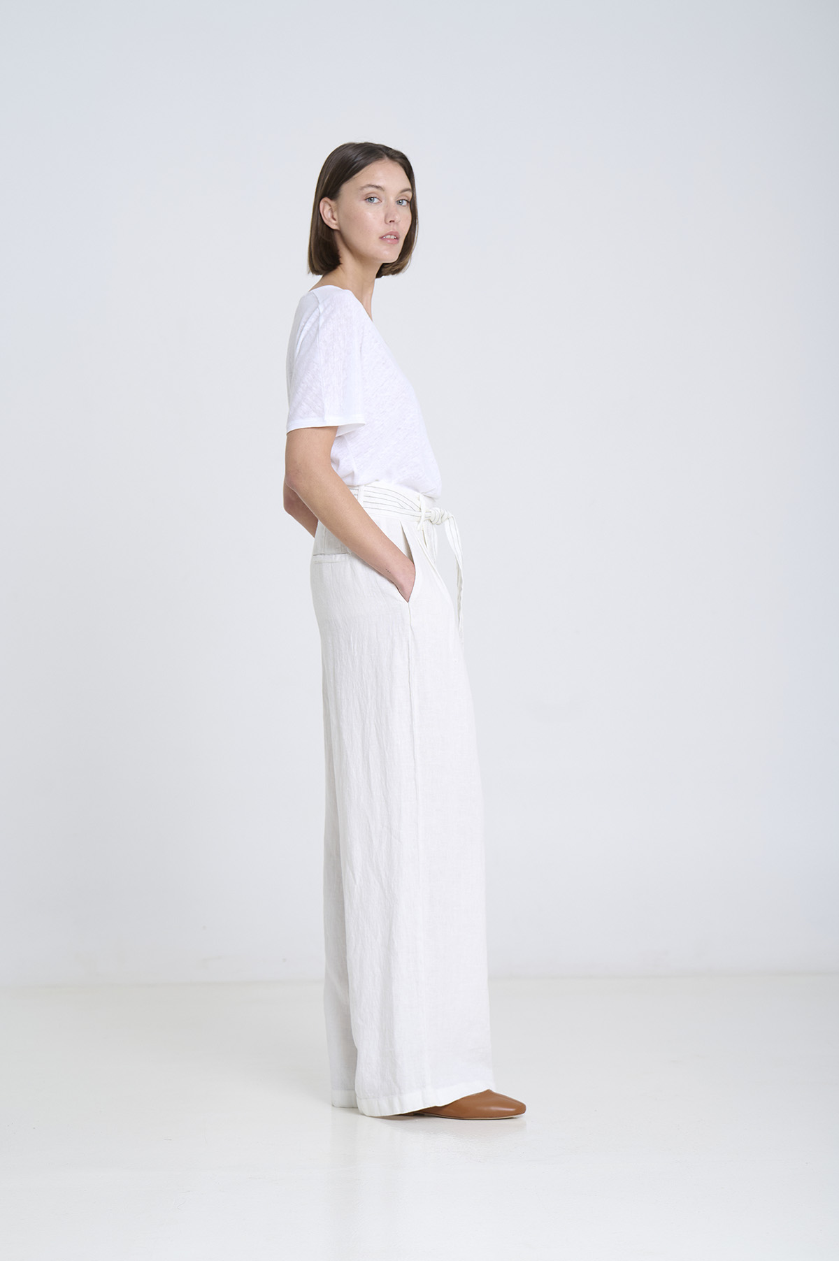 Linen Trousers with Pleats and Belt 2