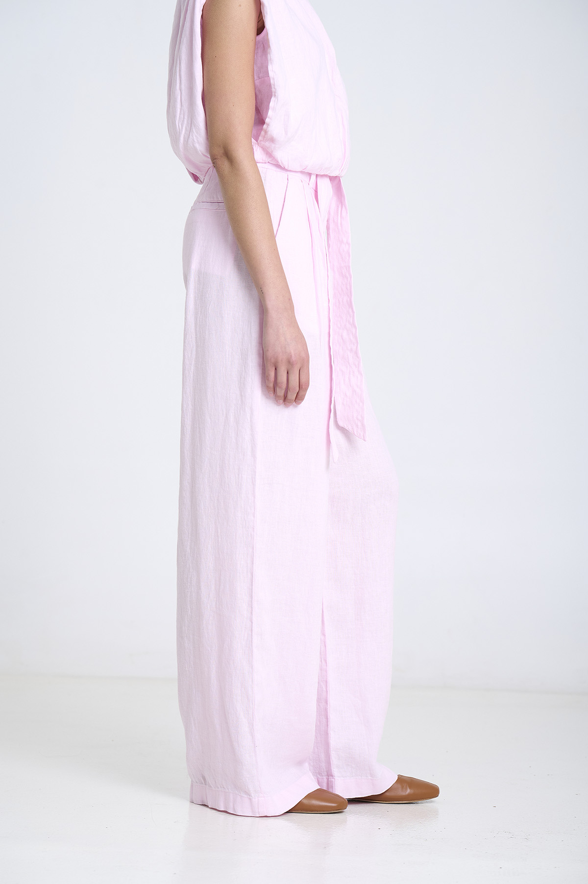 Linen Trousers with Pleats and Belt 4