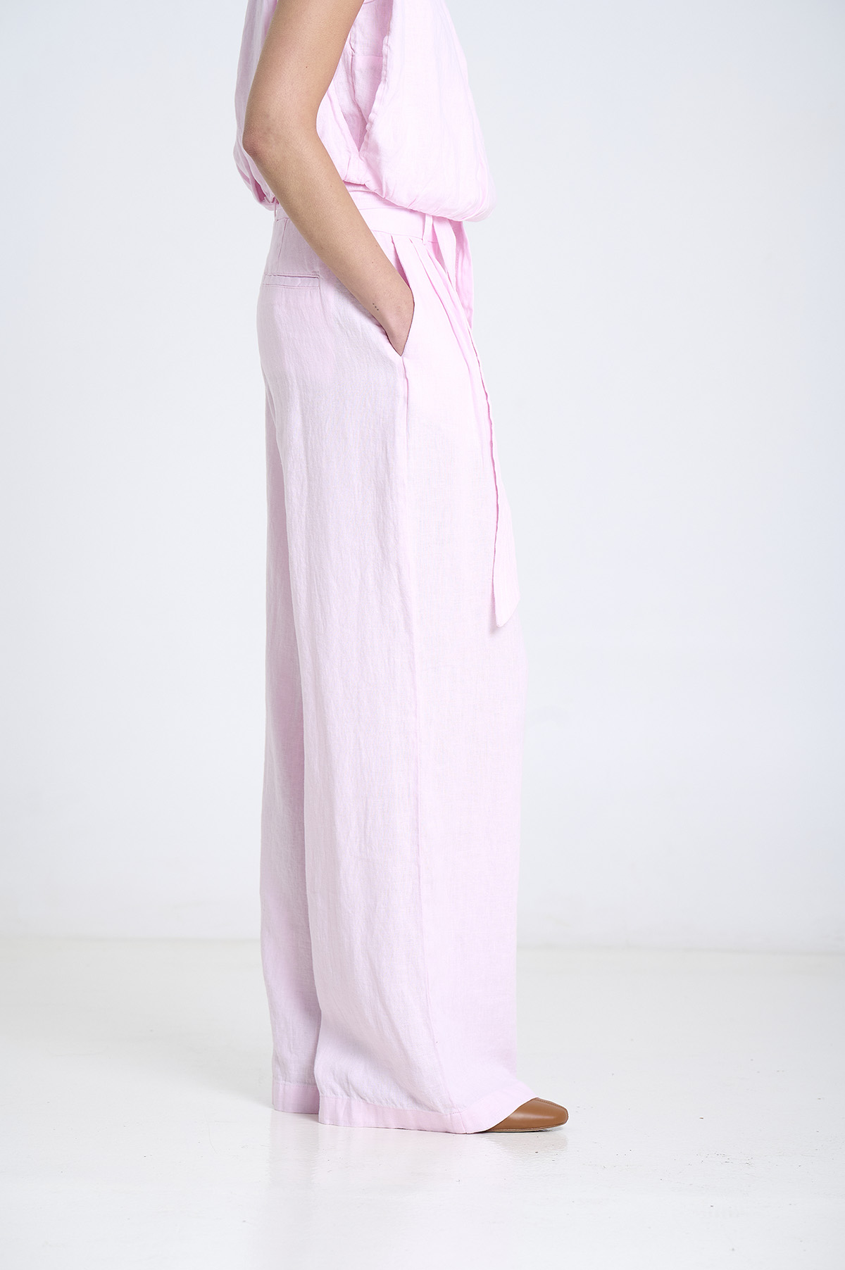 Linen Trousers with Pleats and Belt 7