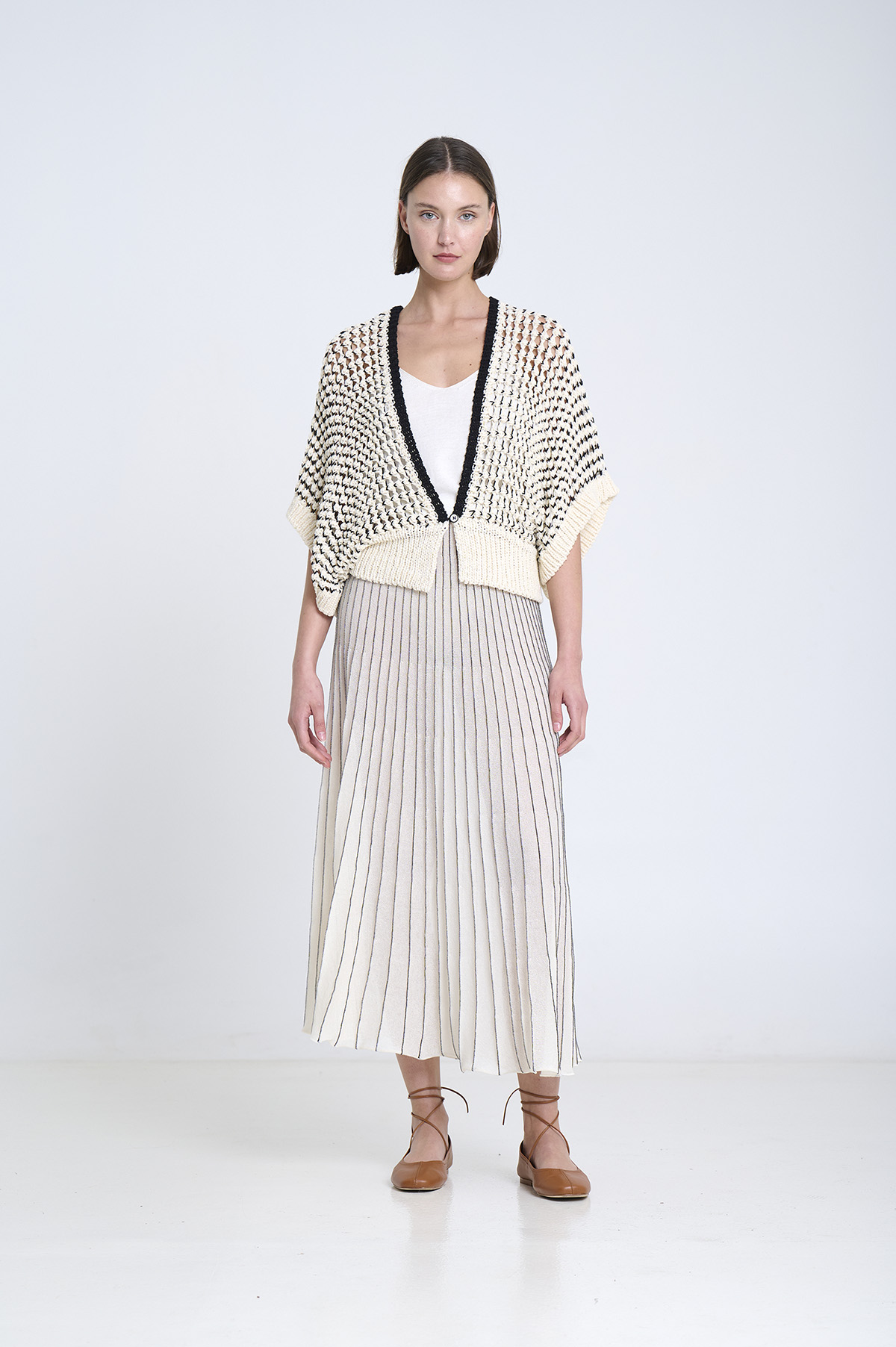 Textured knit vest | ICONIC PIECES 5