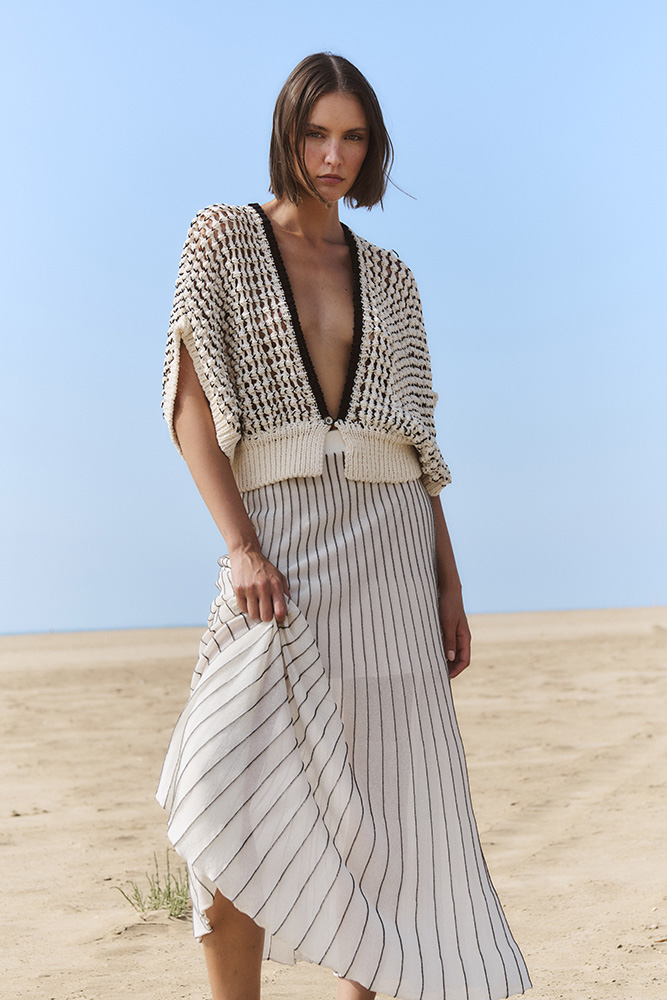 Textured knit vest | ICONIC PIECES 1