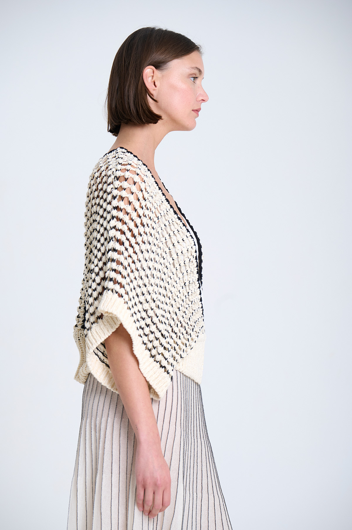 Textured knit vest | ICONIC PIECES 7