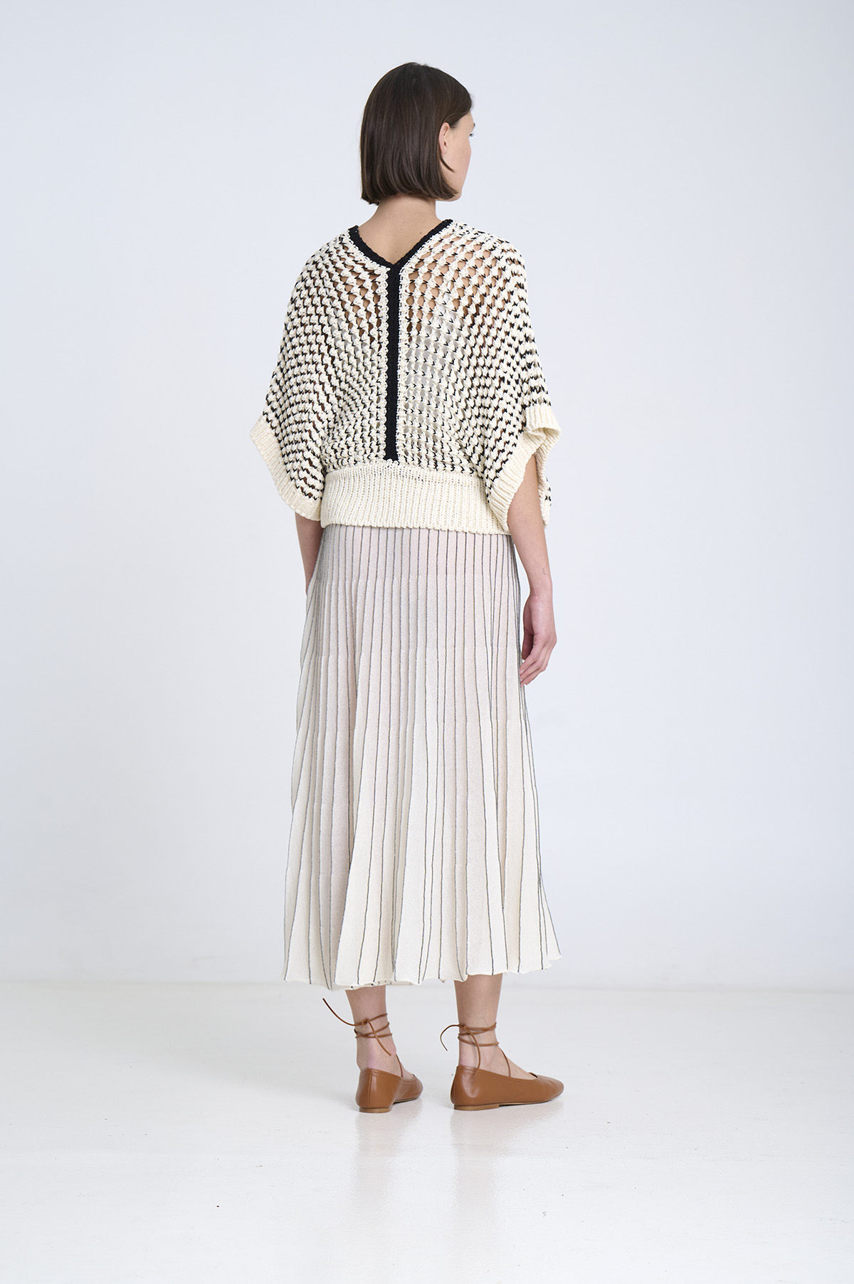 Textured knit vest | ICONIC PIECES 8