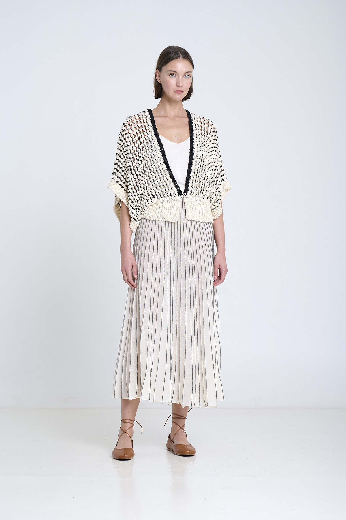 Textured knit vest | ICONIC PIECES 10