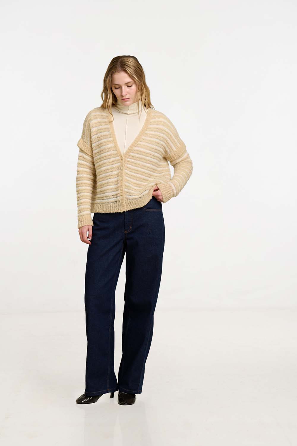 V-neck cardigan 5