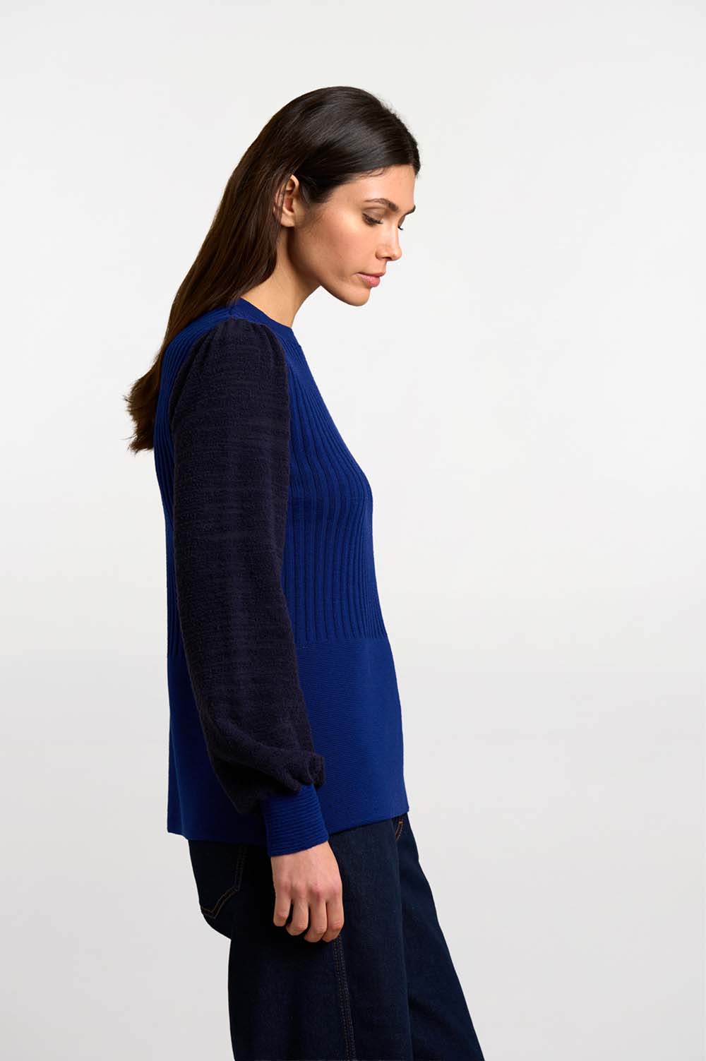 Peplum silhouette sweater 3