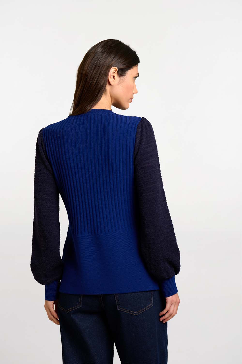 Peplum silhouette sweater 4