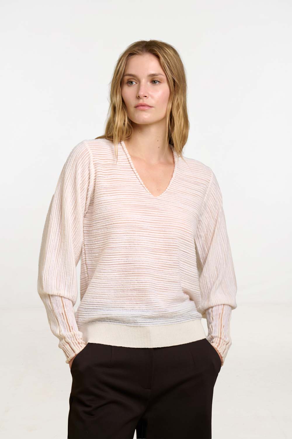V-neck sweater | ICONIC PIECES 2