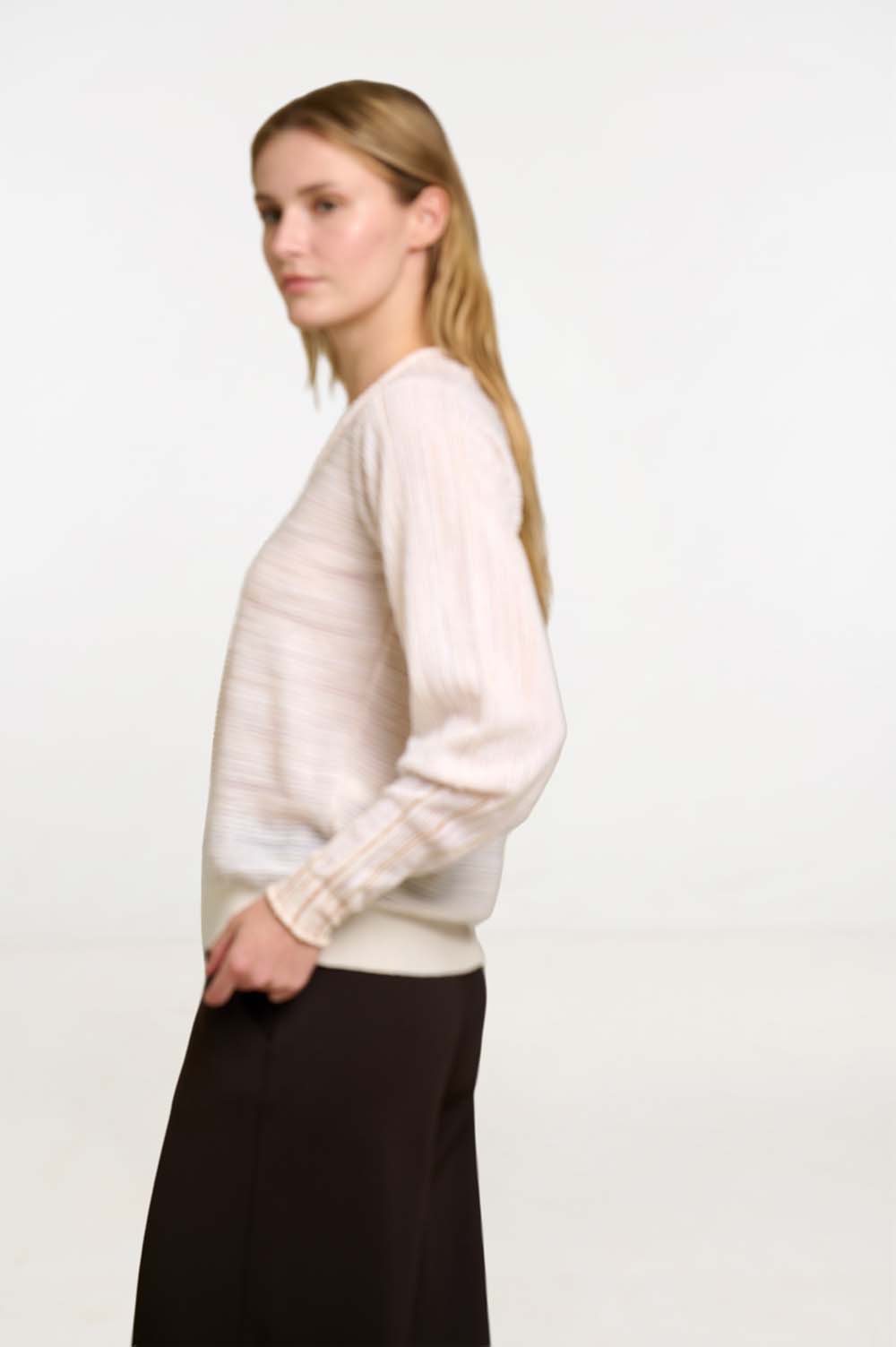 V-neck sweater | ICONIC PIECES 3