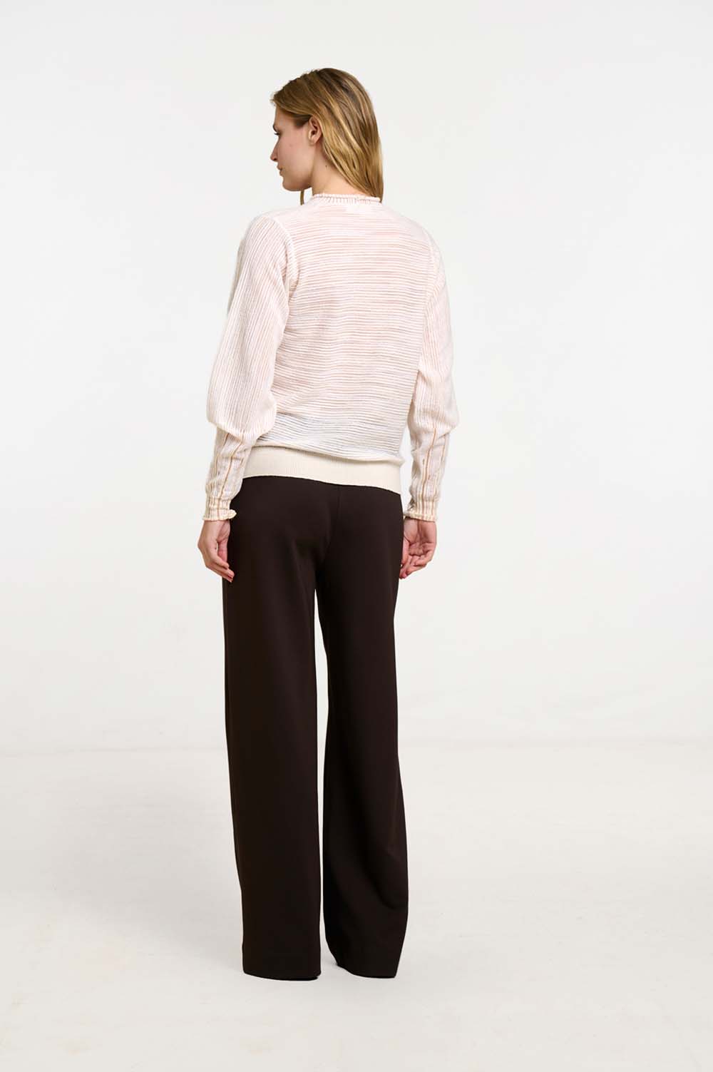 V-neck sweater | ICONIC PIECES 6