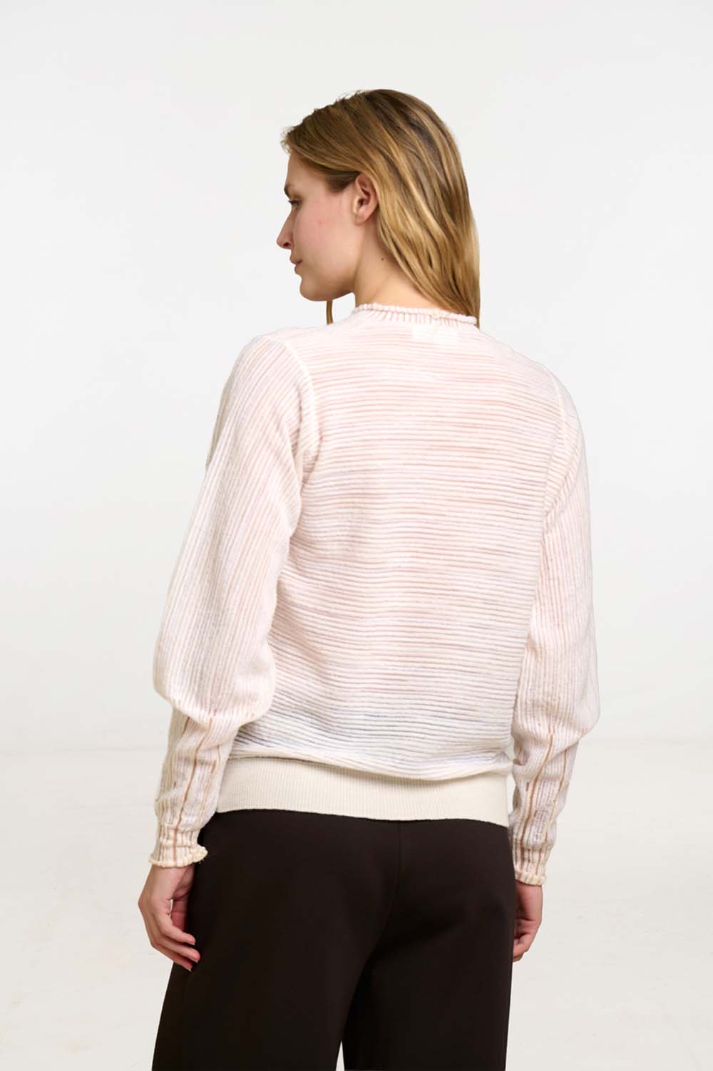 V-neck sweater | ICONIC PIECES 5