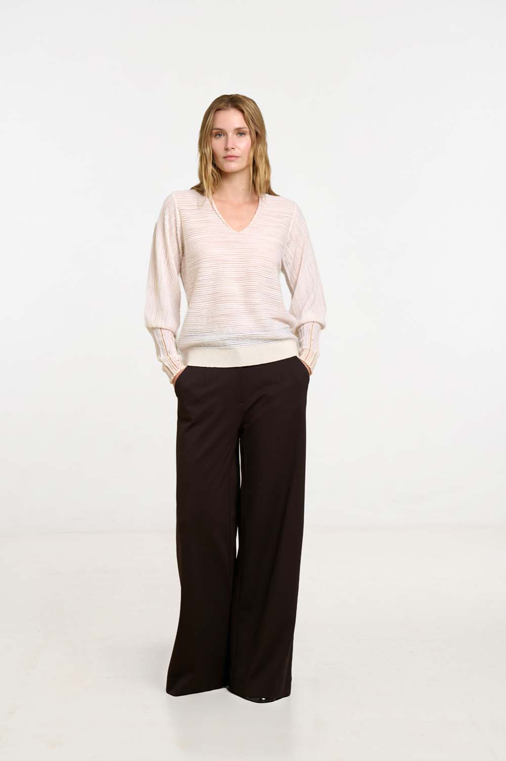 V-neck sweater | ICONIC PIECES 1