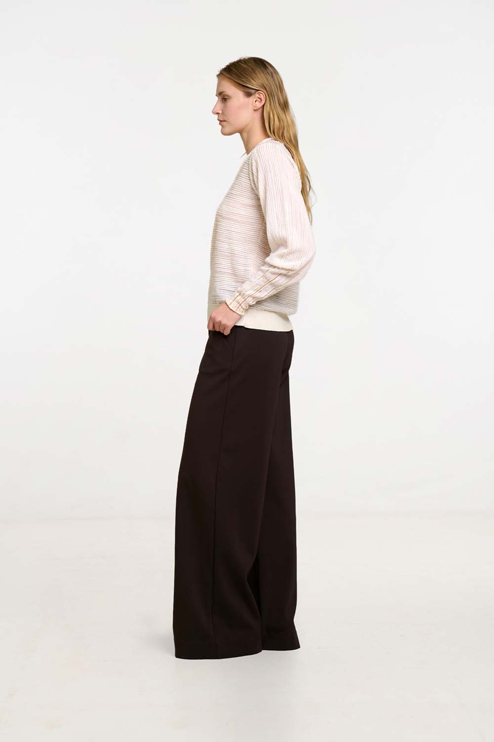 V-neck sweater | ICONIC PIECES 4