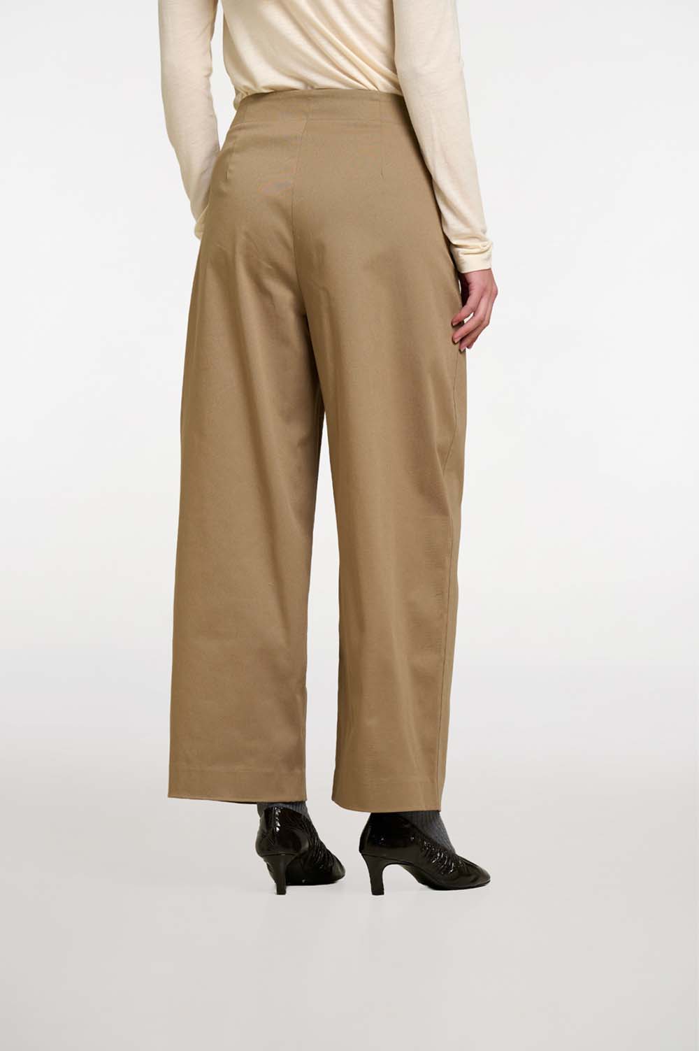Pleated pants 4