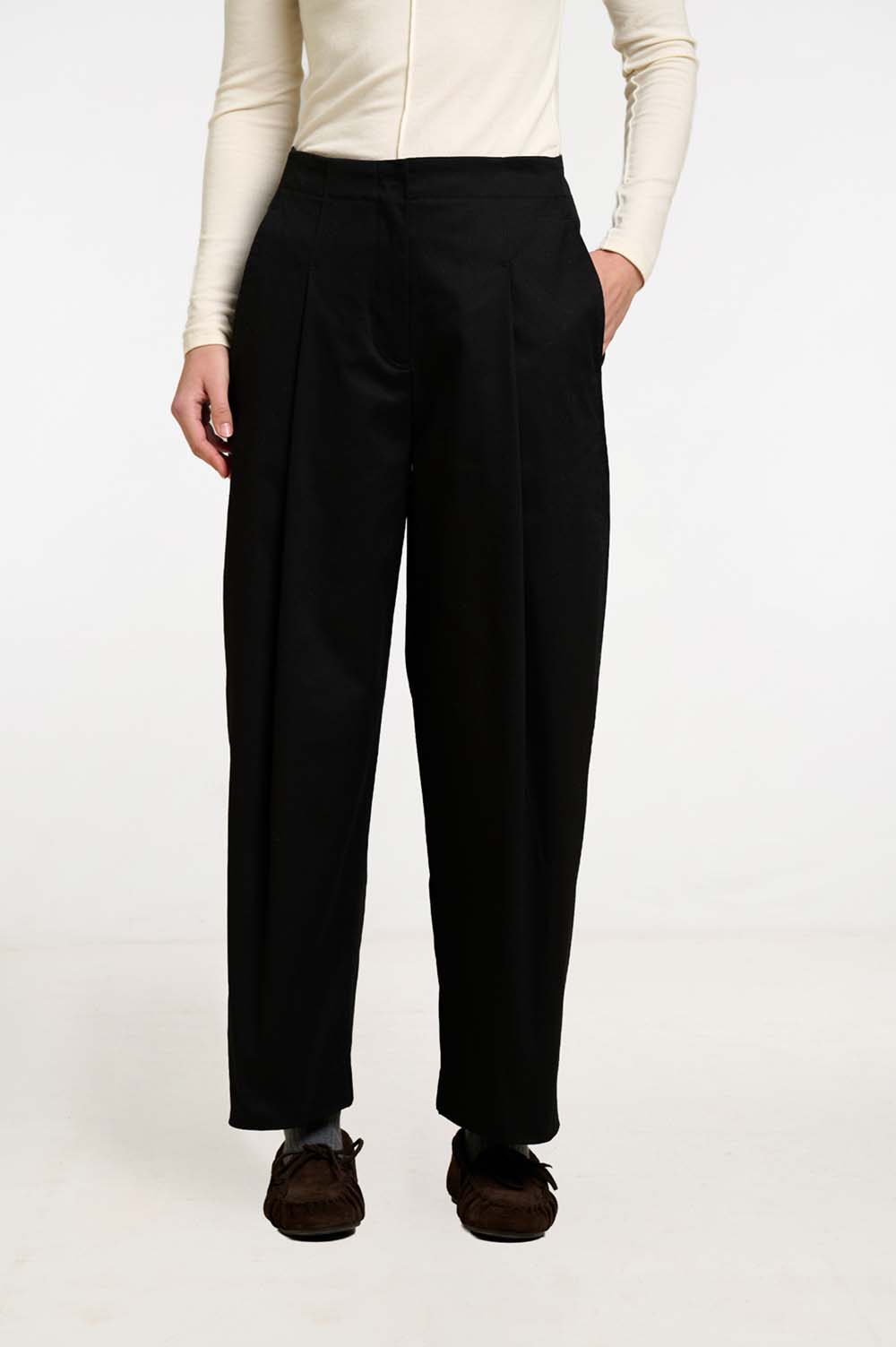 Pleated pants 2