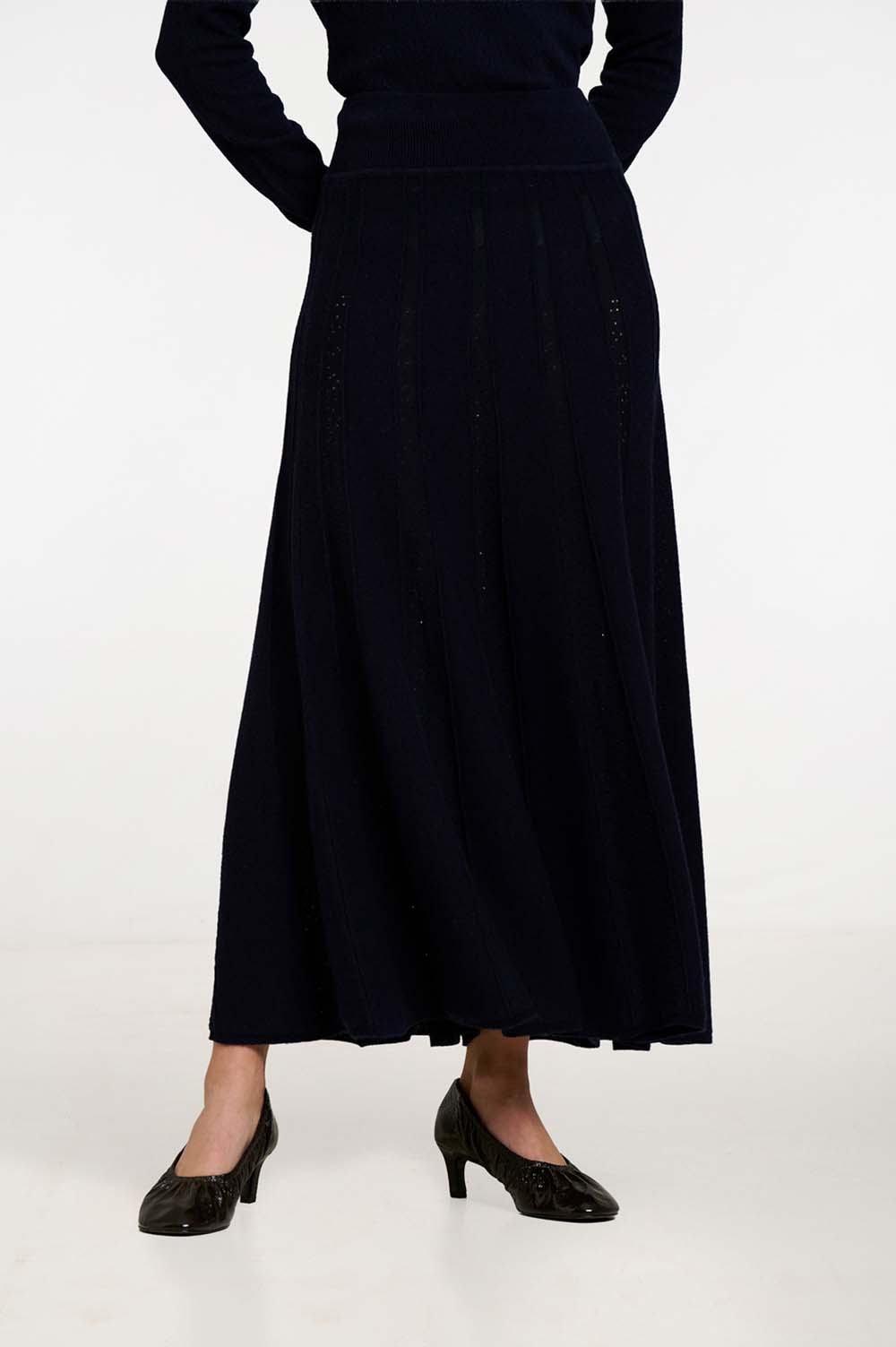 Radial knit skirt | ICONIC PIECES 2