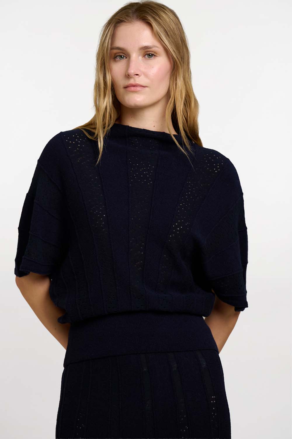 Radial knit poncho | ICONIC PIECES 2