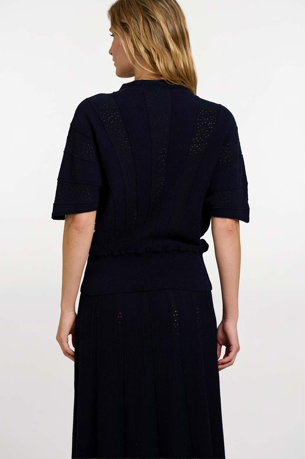 Radial knit poncho | ICONIC PIECES 5