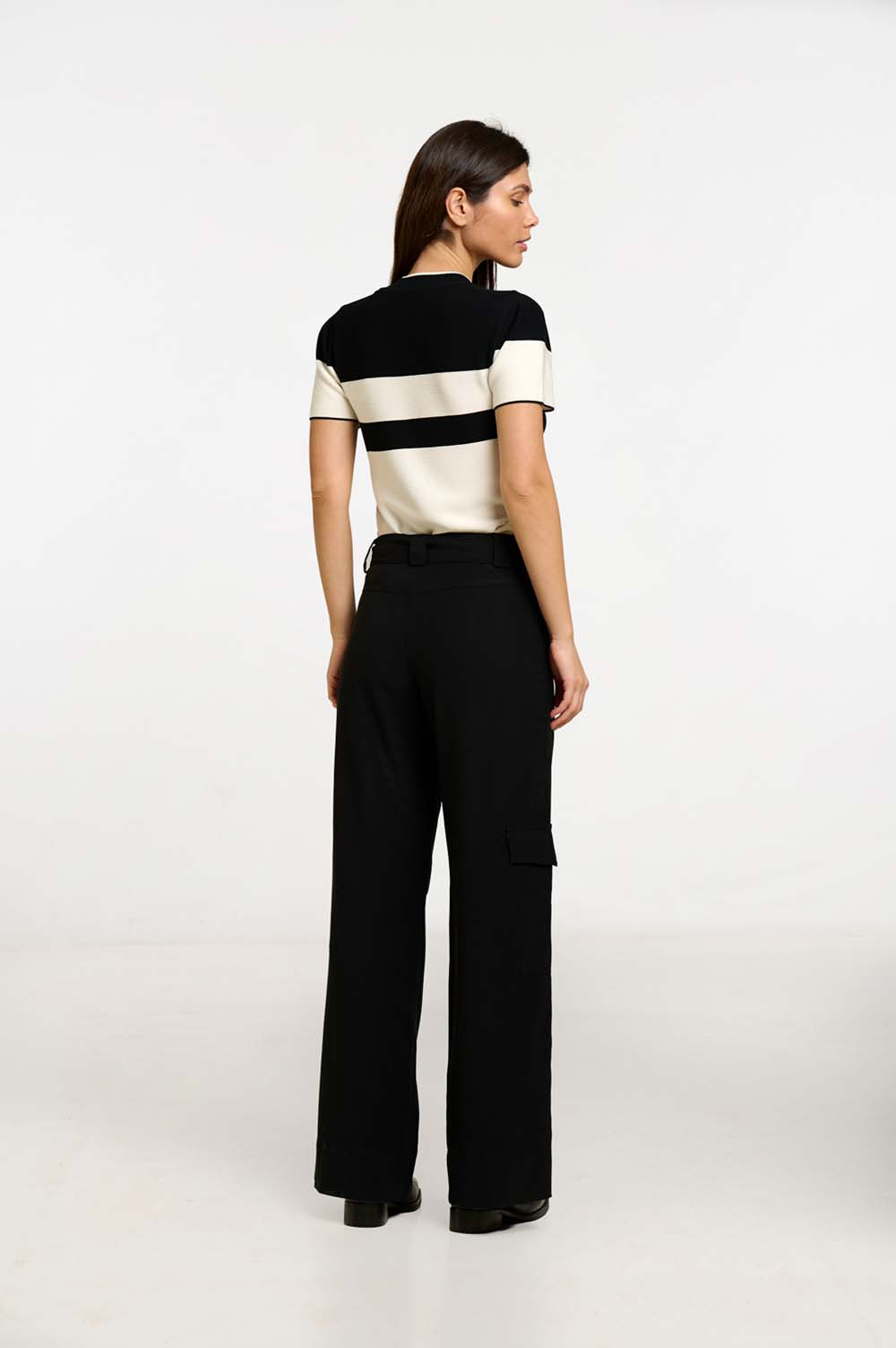 Wide-leg cargo pants 4