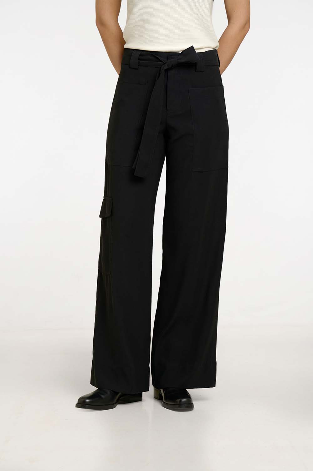 Wide-leg cargo pants 2