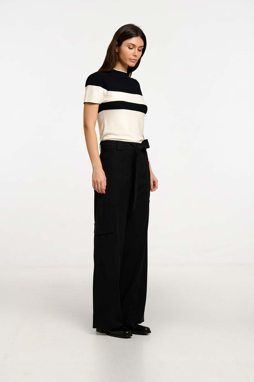 Wide-leg cargo pants 3