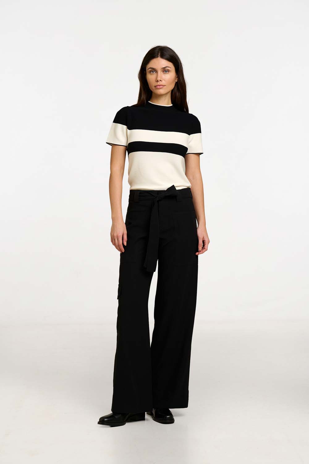Wide-leg cargo pants 1