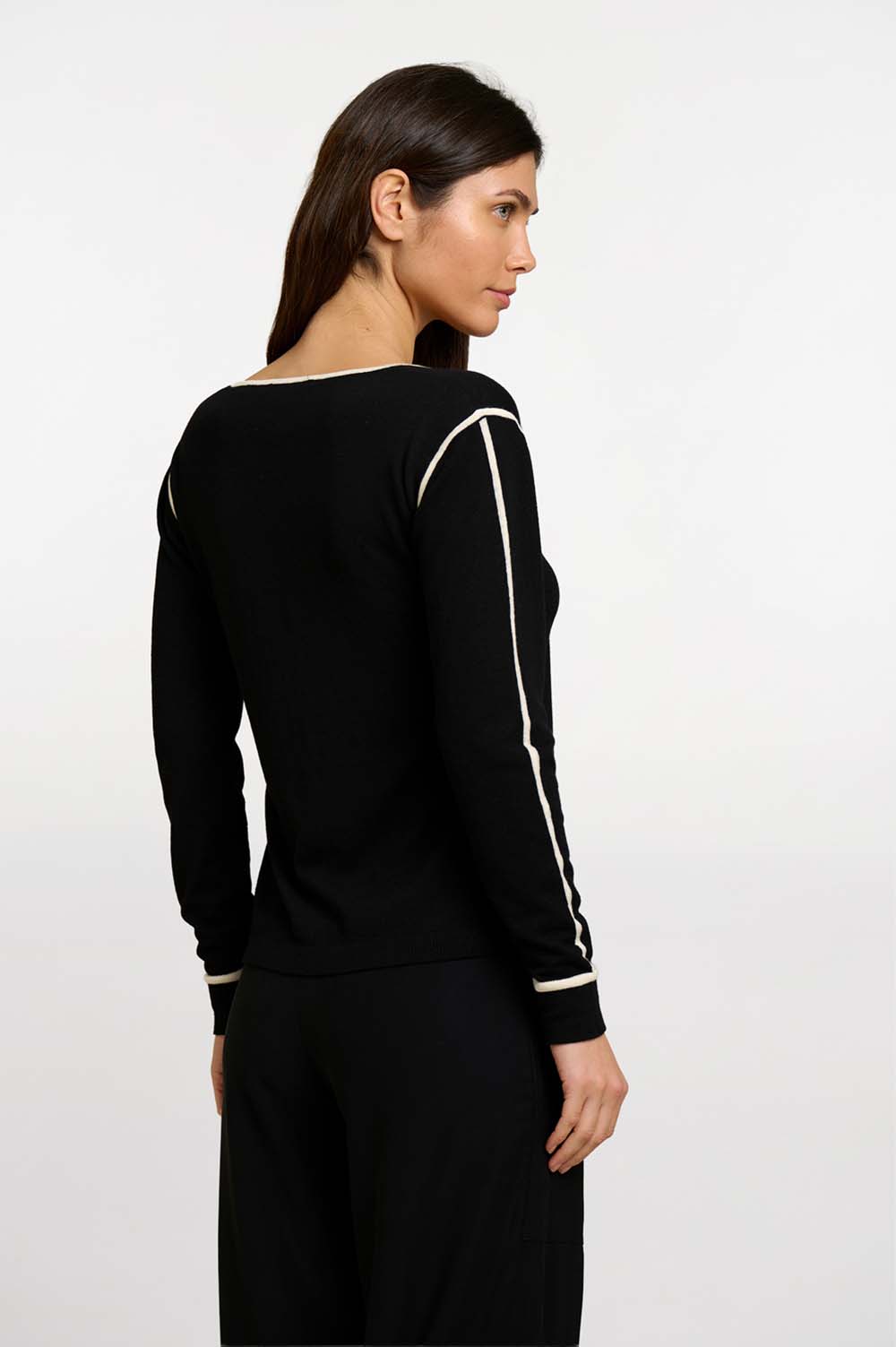 Contrast trim sweater 3