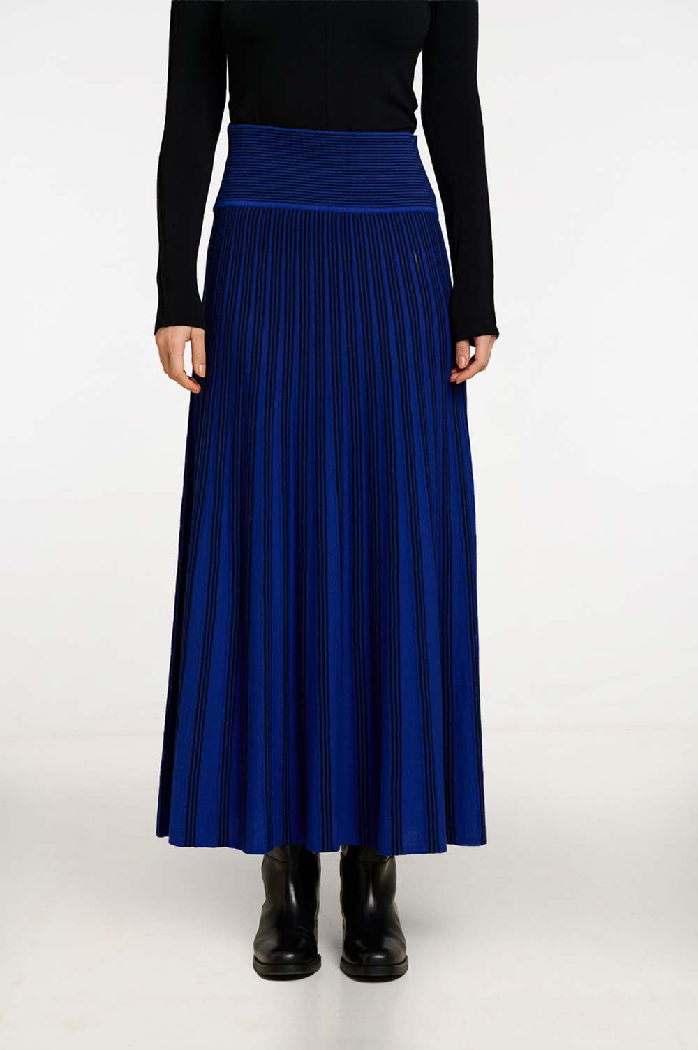 Radial knit skirt | ICONIC PIECES 2