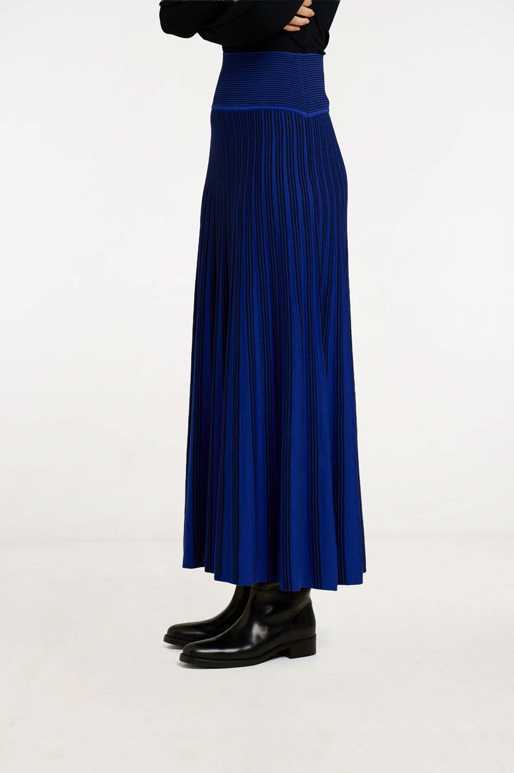 Radial knit skirt | ICONIC PIECES 4