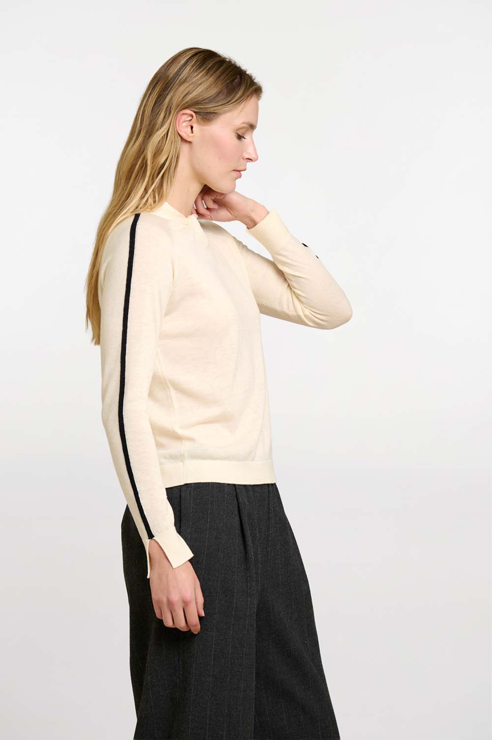 Knot neck sweater 3