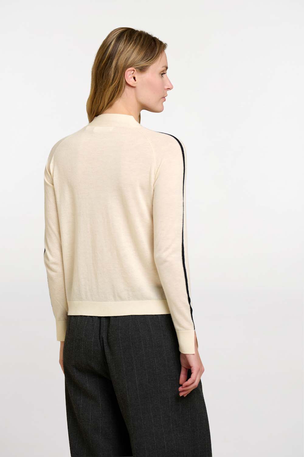 Knot neck sweater 4