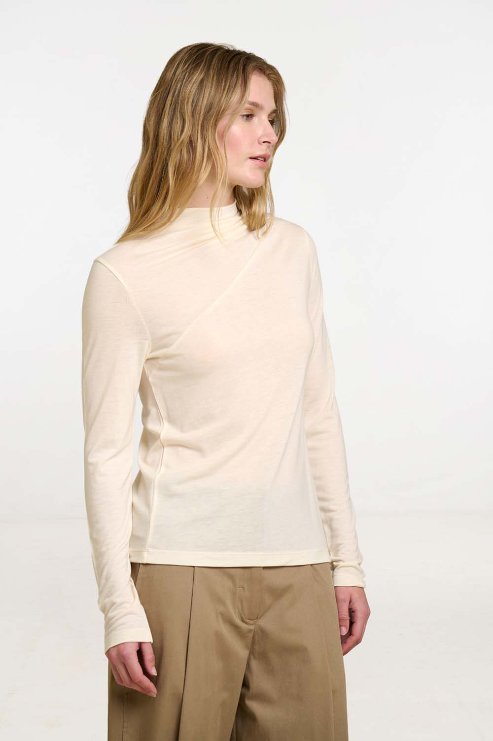 High-neck T-shirt 2
