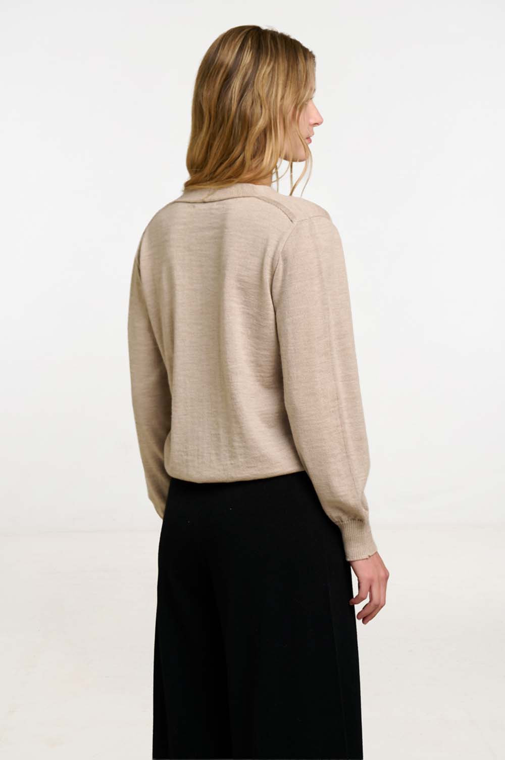 Seamless V-neck sweater 3