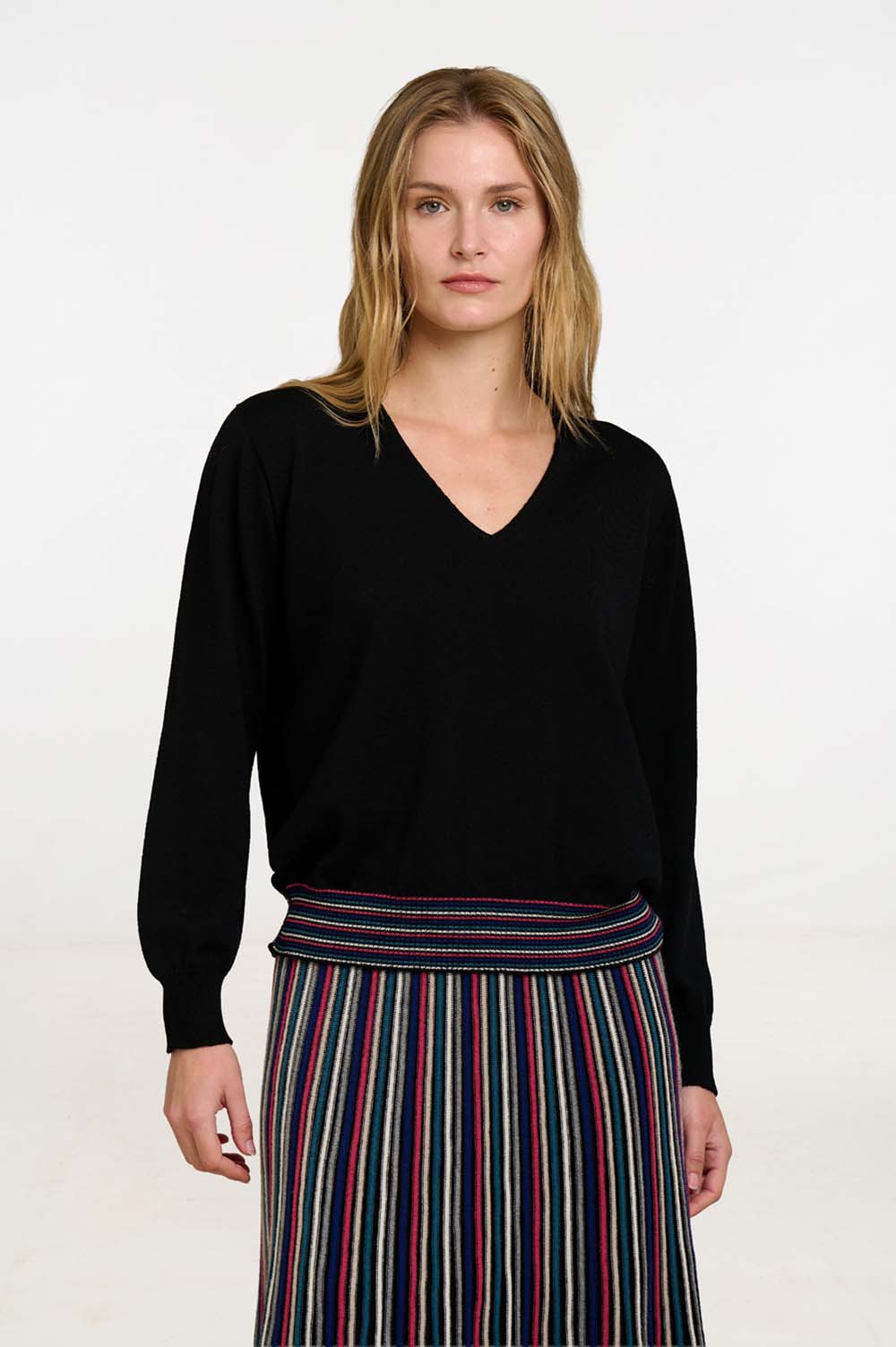 Seamless V-neck sweater 1