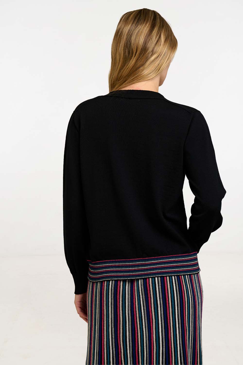 Seamless V-neck sweater 4