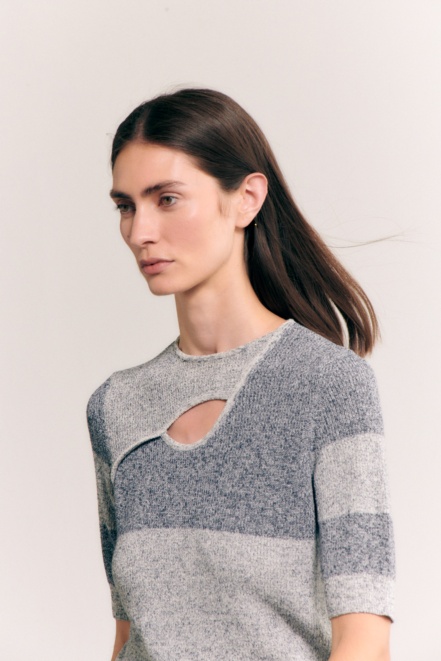 Short sleeve knitted sweater